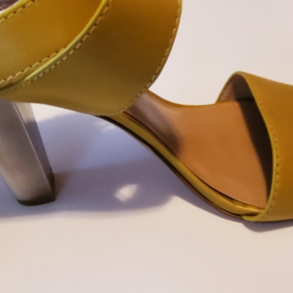 Banana Republic Sandals Mustard color brand new - Picture 4 of 6